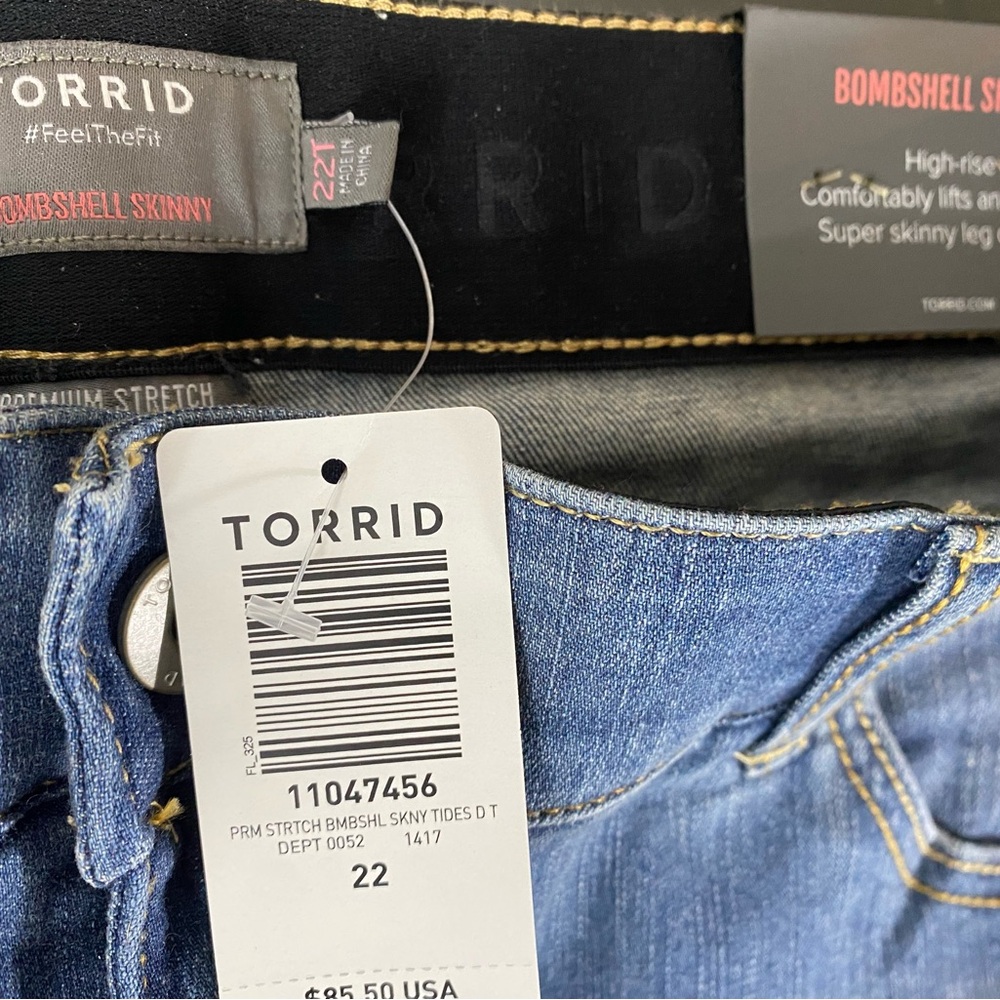 Torrid Bombshell Skinny Jeans Blue Size 22 tall - Picture 2 of 3